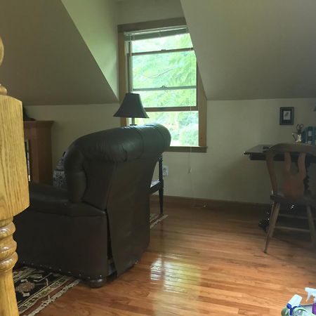 Carriage House Hideaway In Center Of 切斯特顿 外观 照片