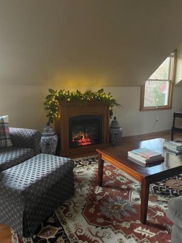 Carriage House Hideaway In Center Of 切斯特顿 外观 照片